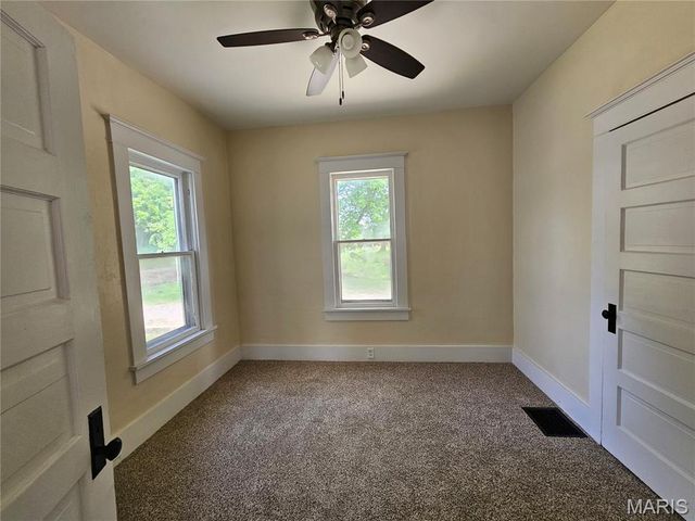 136 N Hamilton Street, Hillsboro, IL 62049