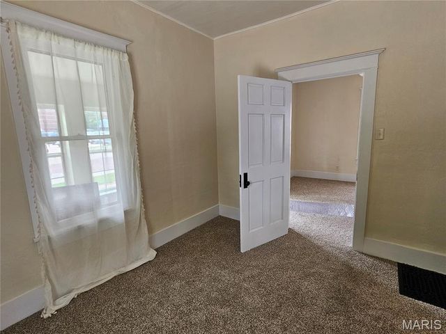 136 N Hamilton Street, Hillsboro, IL 62049