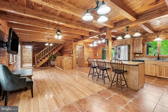 6386 CHAMBERSBURG RD, Fayetteville, PA 17222