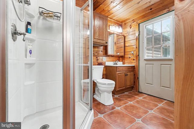 6386 CHAMBERSBURG RD, Fayetteville, PA 17222