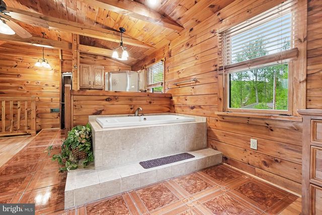 6386 CHAMBERSBURG RD, Fayetteville, PA 17222