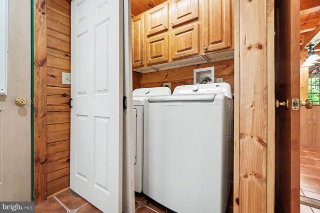6386 CHAMBERSBURG RD, Fayetteville, PA 17222