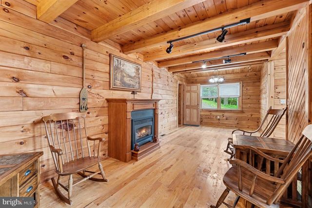 6386 CHAMBERSBURG RD, Fayetteville, PA 17222