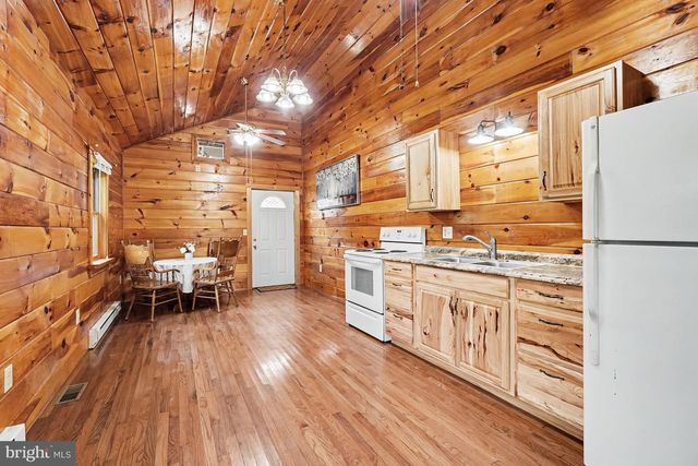 6386 CHAMBERSBURG RD, Fayetteville, PA 17222