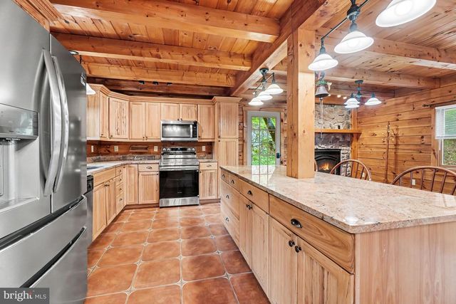6386 CHAMBERSBURG RD, Fayetteville, PA 17222