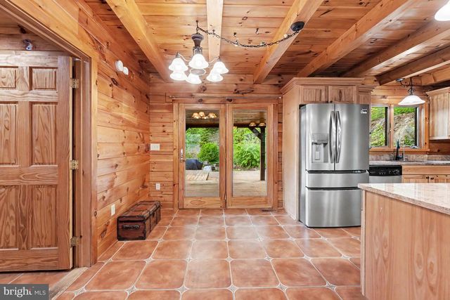 6386 CHAMBERSBURG RD, Fayetteville, PA 17222