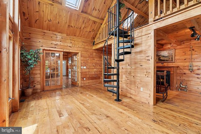 6386 CHAMBERSBURG RD, Fayetteville, PA 17222