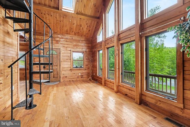 6386 CHAMBERSBURG RD, Fayetteville, PA 17222