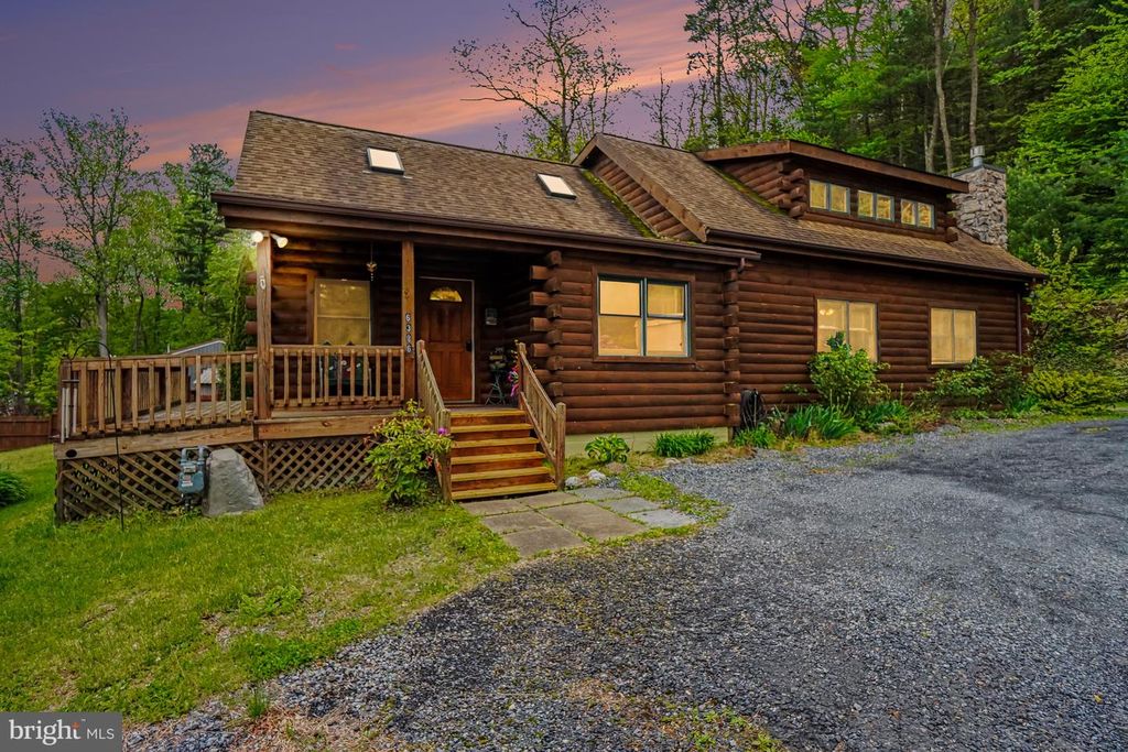 6386 CHAMBERSBURG RD, Fayetteville, PA 17222