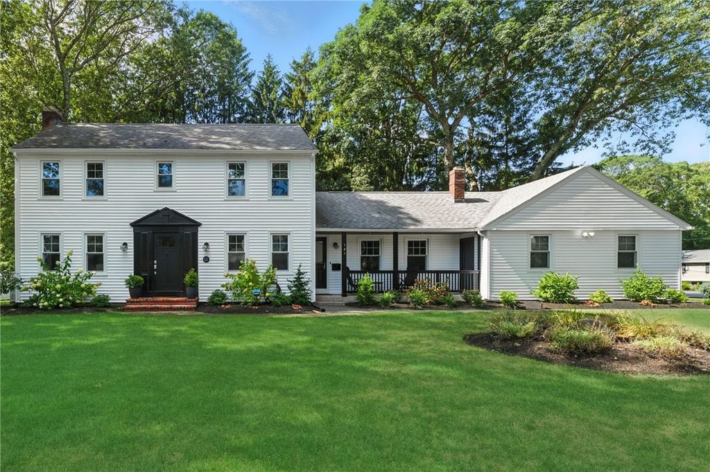 121 Hedgerow Drive, Warwick, RI 02886