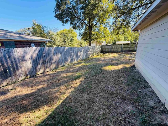 203 Reynolds St, Pittsburg, TX 75686