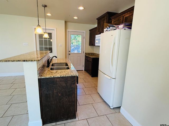 203 Reynolds St, Pittsburg, TX 75686