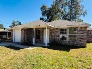 203 Reynolds St, Pittsburg, TX 75686