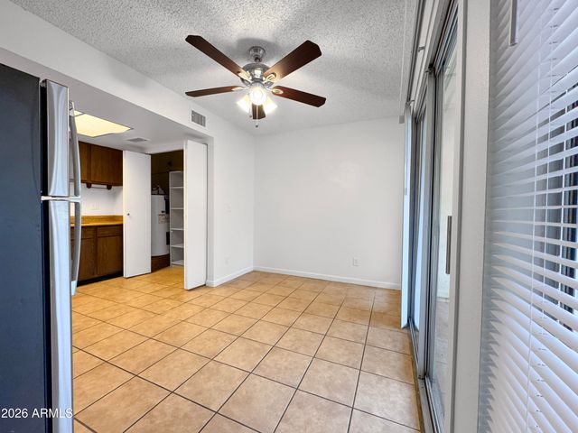 3202 W LOMA Lane 2, Phoenix, AZ 85051