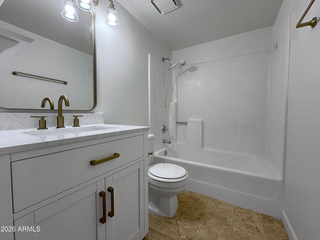 3202 W LOMA Lane 2, Phoenix, AZ 85051