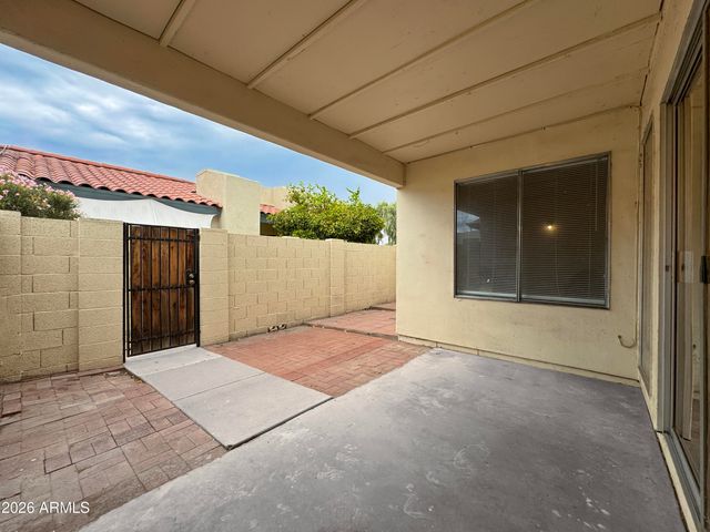 3202 W LOMA Lane 2, Phoenix, AZ 85051