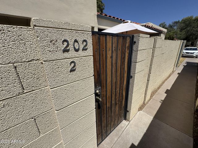 3202 W LOMA Lane 2, Phoenix, AZ 85051