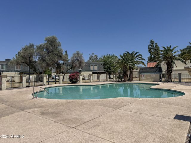 3202 W LOMA Lane 2, Phoenix, AZ 85051