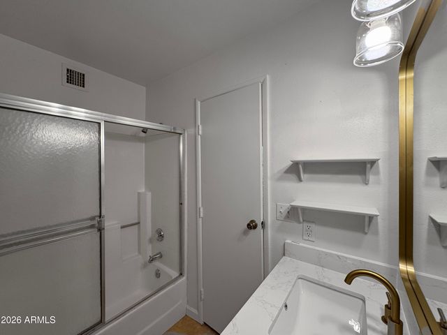 3202 W LOMA Lane 2, Phoenix, AZ 85051