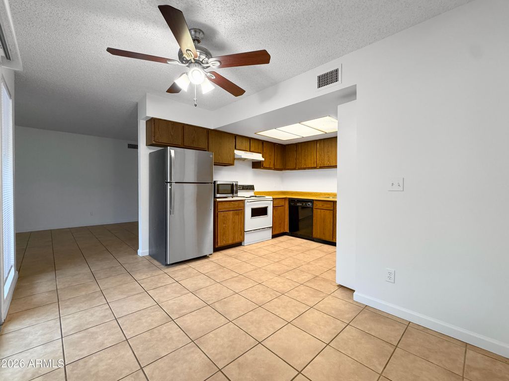 3202 W LOMA Lane 2, Phoenix, AZ 85051