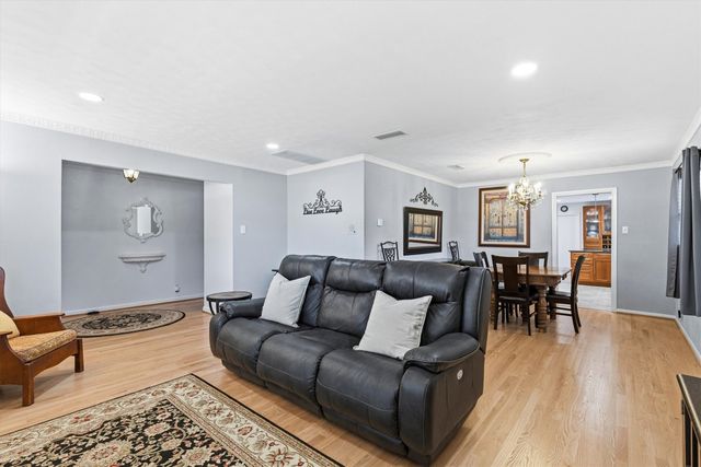 6256 Saratoga Circle, Dallas, TX 75214