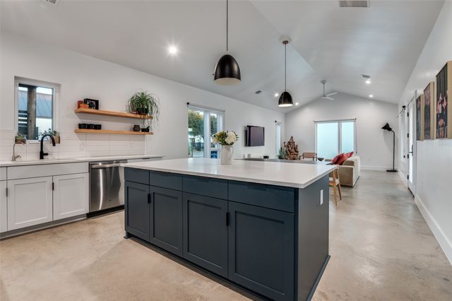 1021 Nomas Street, Dallas, TX 75212