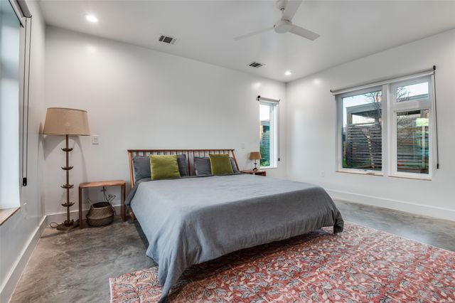 1021 Nomas Street, Dallas, TX 75212