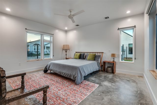 1021 Nomas Street, Dallas, TX 75212