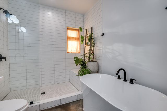 1021 Nomas Street, Dallas, TX 75212