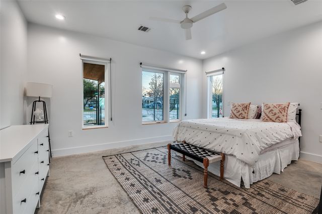 1021 Nomas Street, Dallas, TX 75212