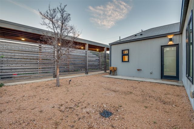 1021 Nomas Street, Dallas, TX 75212