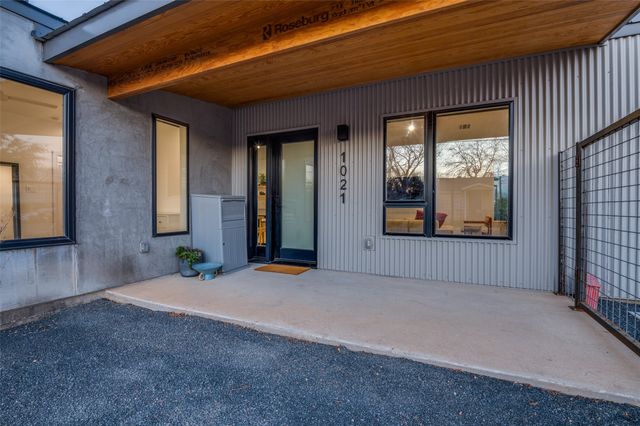 1021 Nomas Street, Dallas, TX 75212