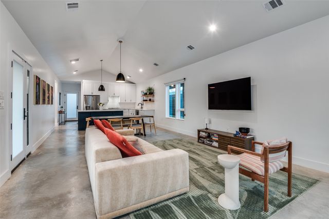 1021 Nomas Street, Dallas, TX 75212