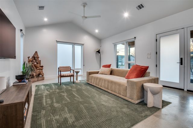 1021 Nomas Street, Dallas, TX 75212