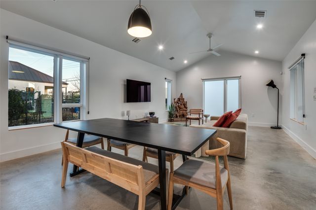 1021 Nomas Street, Dallas, TX 75212