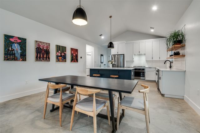 1021 Nomas Street, Dallas, TX 75212