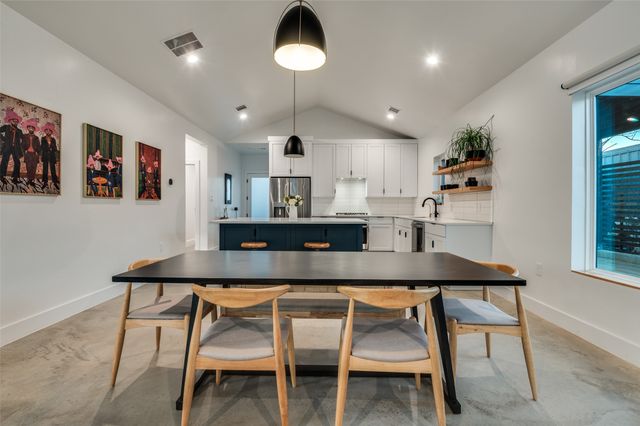 1021 Nomas Street, Dallas, TX 75212