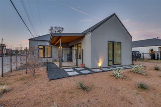 1021 Nomas Street, Dallas, TX 75212