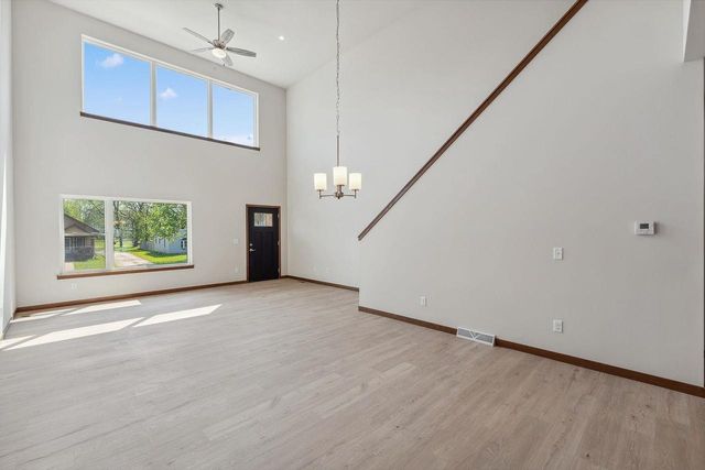 212 S Dewey Avenue, Reedsburg, WI 53959