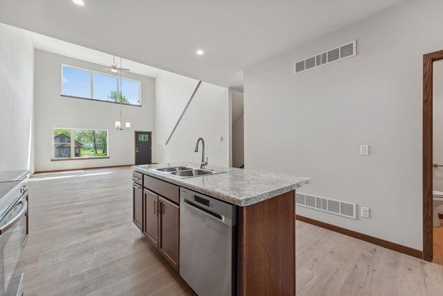 212 S Dewey Avenue, Reedsburg, WI 53959