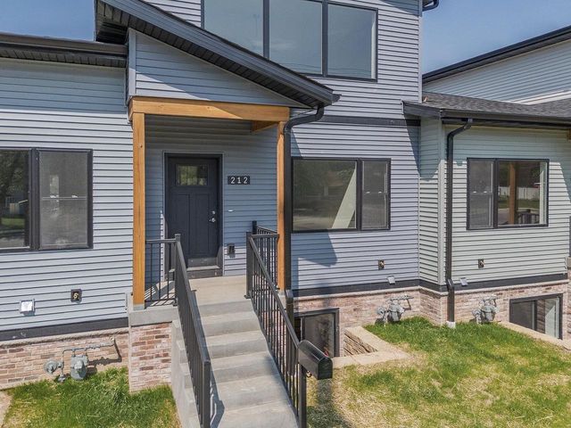 212 S Dewey Avenue, Reedsburg, WI 53959