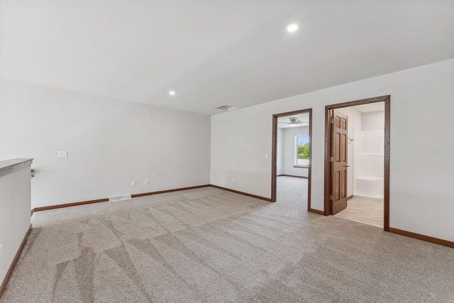 212 S Dewey Avenue, Reedsburg, WI 53959