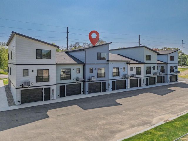 212 S Dewey Avenue, Reedsburg, WI 53959