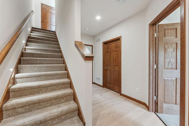 212 S Dewey Avenue, Reedsburg, WI 53959