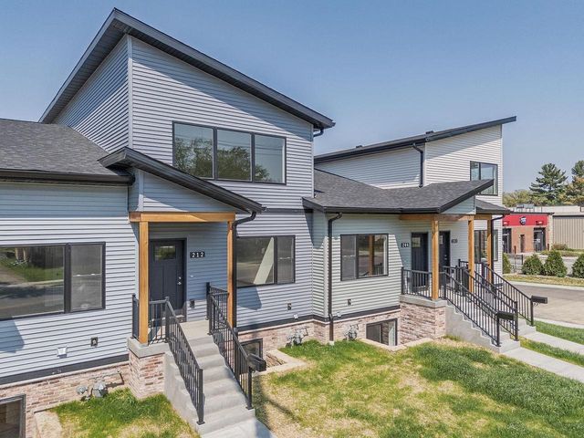 212 S Dewey Avenue, Reedsburg, WI 53959