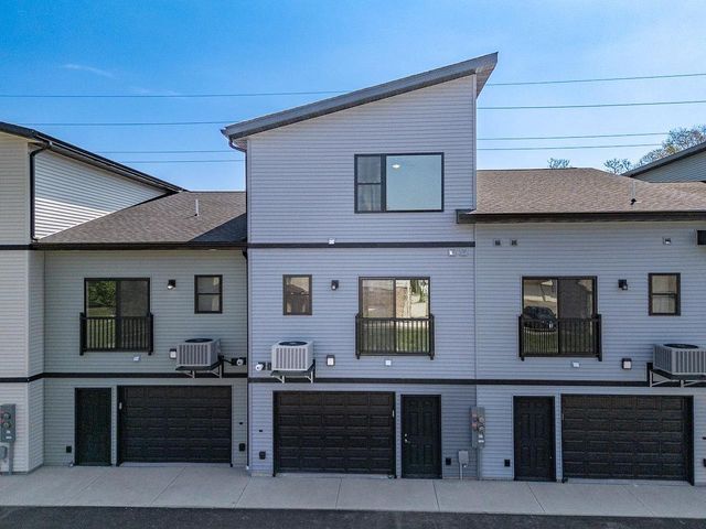 212 S Dewey Avenue, Reedsburg, WI 53959