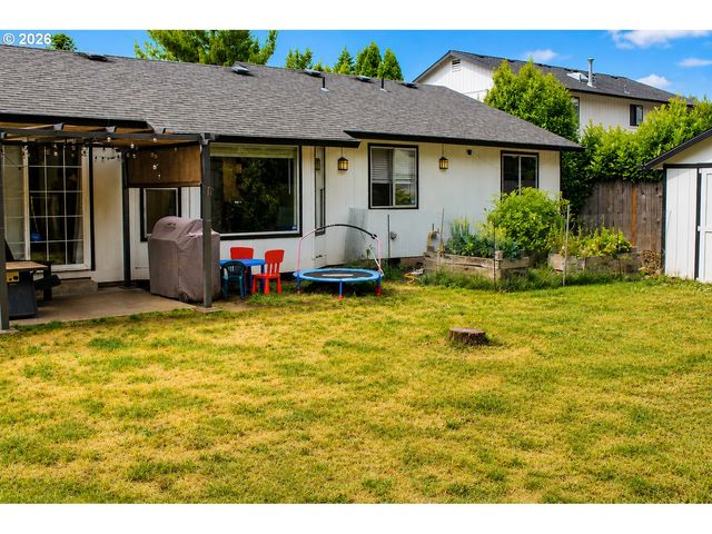 19452 STILLMEADOW Dr, Oregon City, OR 97045