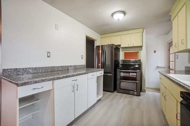 454 Old Connecticut Path, Wayland, MA 01778