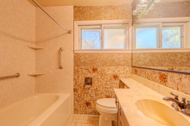 2506 W Whitaker AVENUE, Milwaukee, WI 53221