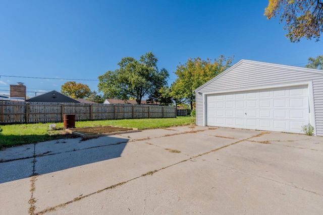 2506 W Whitaker AVENUE, Milwaukee, WI 53221
